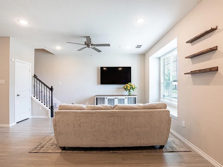 2308 Davenport Dr — Photo 4
