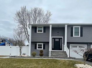 2 Quailtree Ln, Howell, NJ 07731