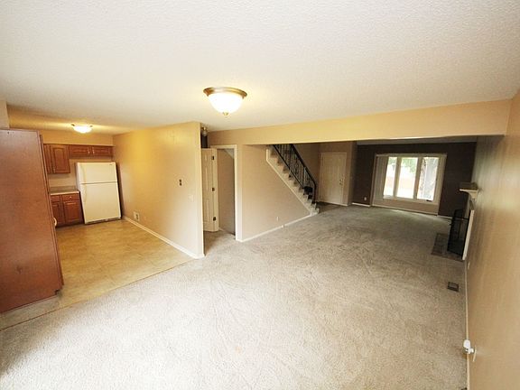 3rd image of 8332 Carter St