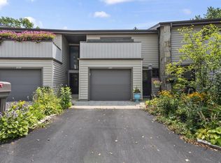 999 Lake Country Ct, Oconomowoc, WI 53066