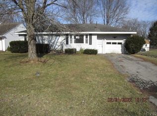 111 Manor Dr, East Syracuse, NY 13057