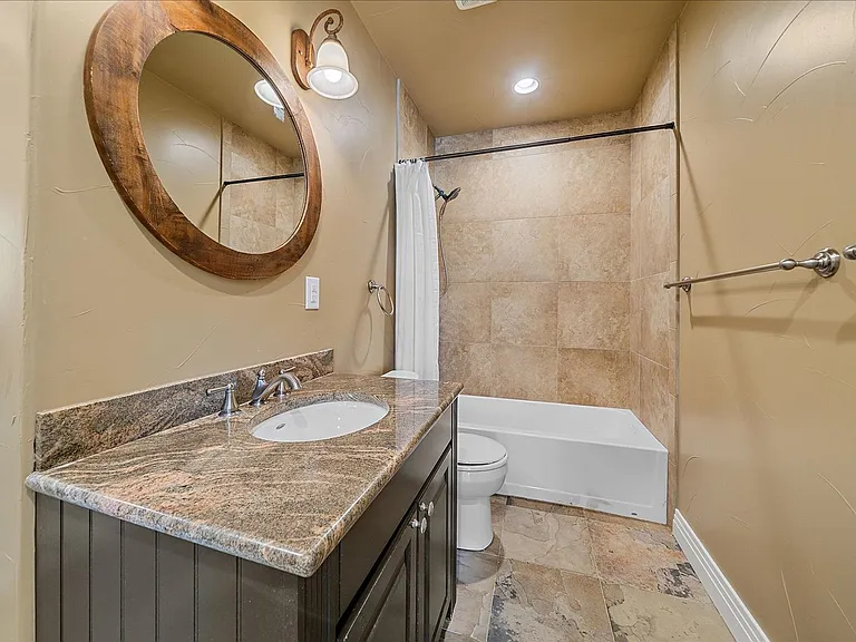 6265 Diamond Ridge Pkwy — Photo 34