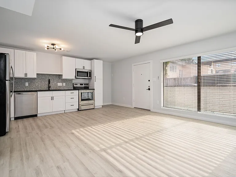 606 Harold St — Photo 8
