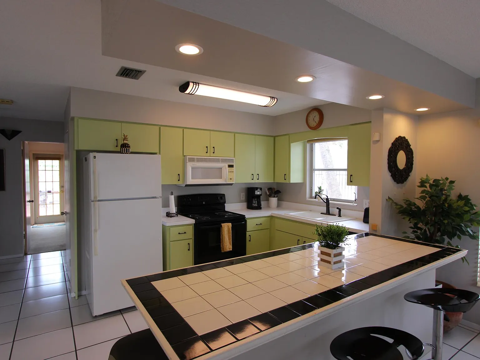 2 bed, 1200 sqft, $2,995 — Photo 1