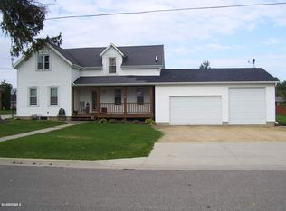 221 Chestnut St, Lena, IL 61048