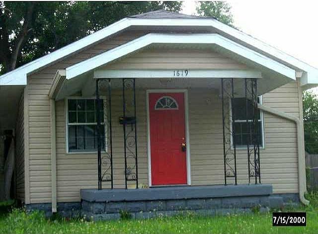 1st image of 1619 N Gladstone Ave