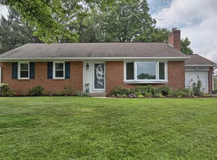 815 Robin Rd, Lancaster, PA 17601