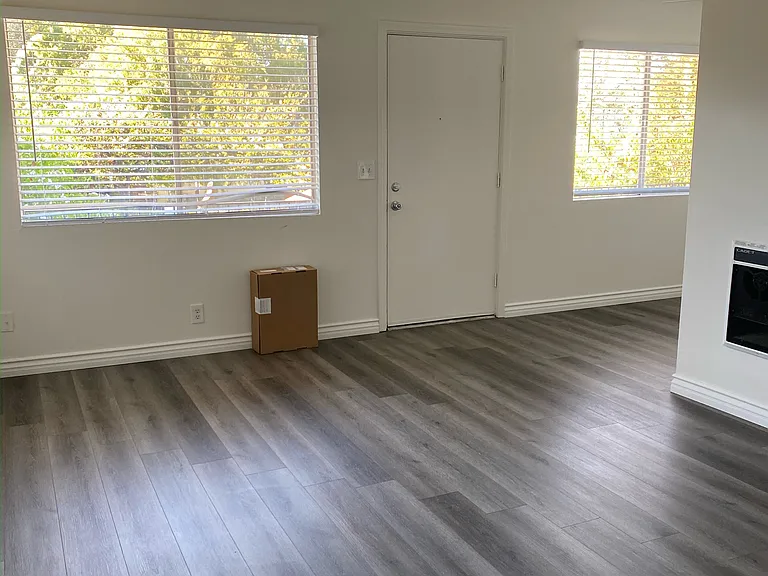 Coast Apts — Photo 11