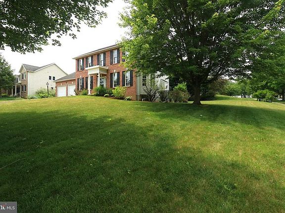 3rd image of 368 Farmstead Ln