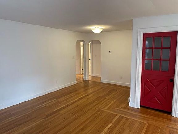 4th image of 132 Woodbine St #132