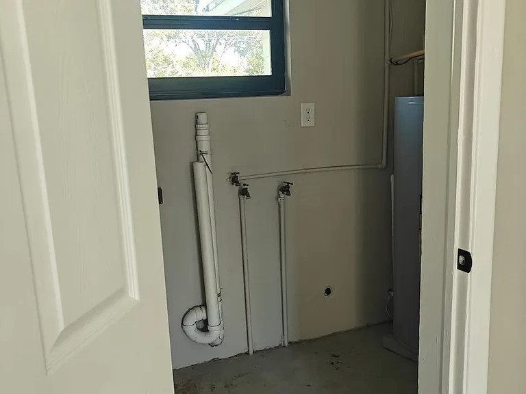 1014 S Combee Rd — Photo 8