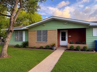 806 Leland Cir, Beeville, TX 78102