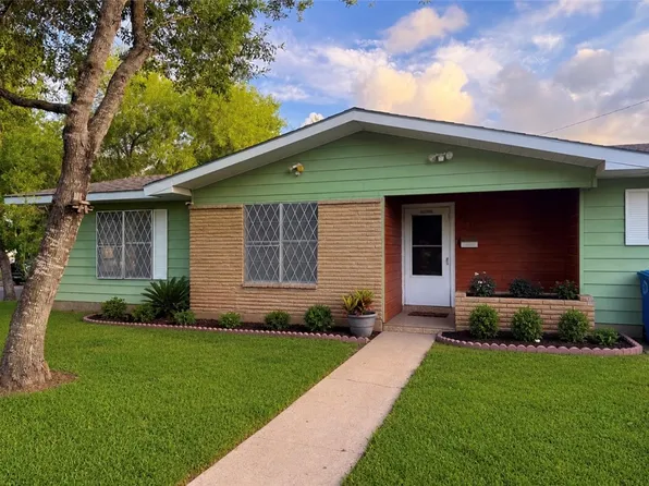 806 Leland Cir, Beeville, TX 78102