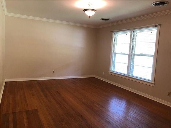 4th image of 210 E Tennie St
