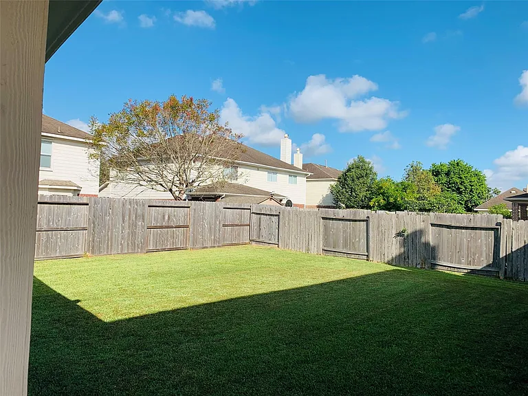 2516 Brittany Lakes Dr — Photo 23