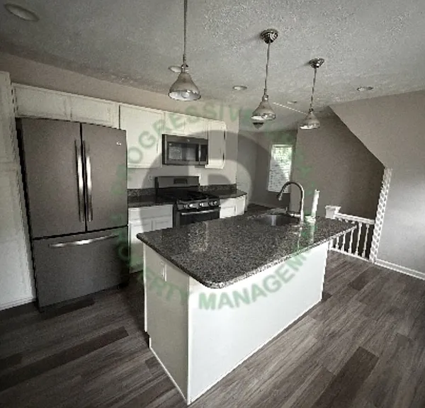 2562 W 10th St — Photo 5