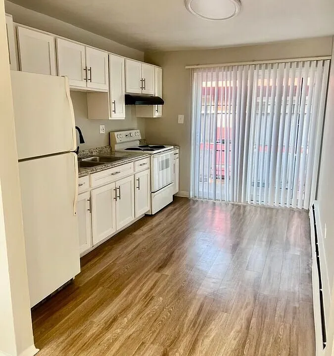 4260 W 70th Pl #4