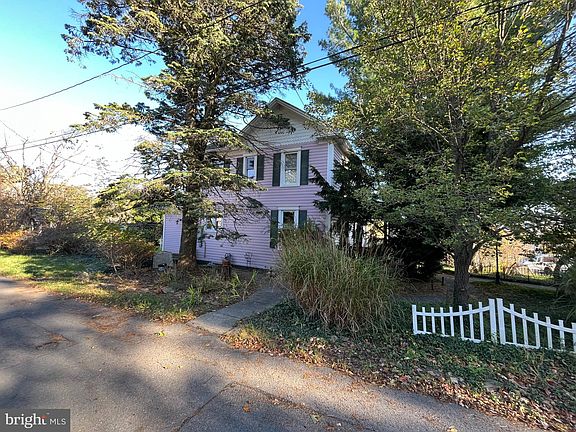 3rd image of 131 W College Ave