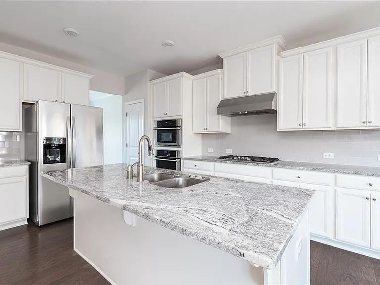 770 Sunset Park Dr — Photo 8