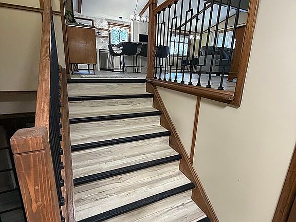 3rd image of 375 Lakeview Dr