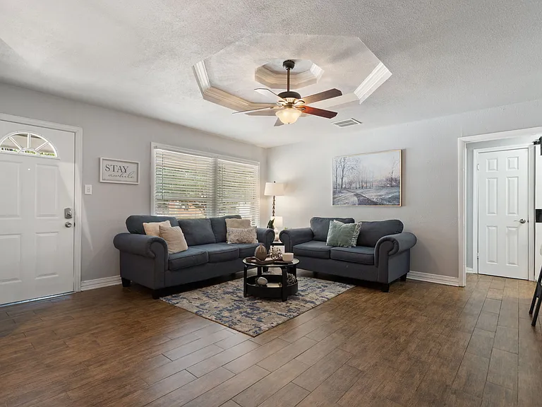 6418 Onyx Dr N — Photo 1