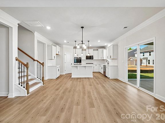3rd image of 7147 Sylvan Retreat Dr