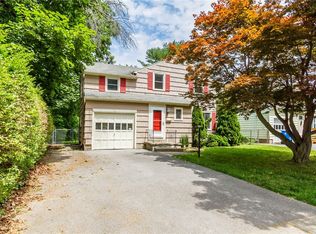 24 Stanford Rd W, Rochester, NY 14620