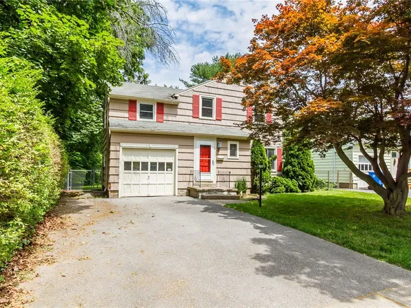24 Stanford Rd W, Rochester, NY 14620
