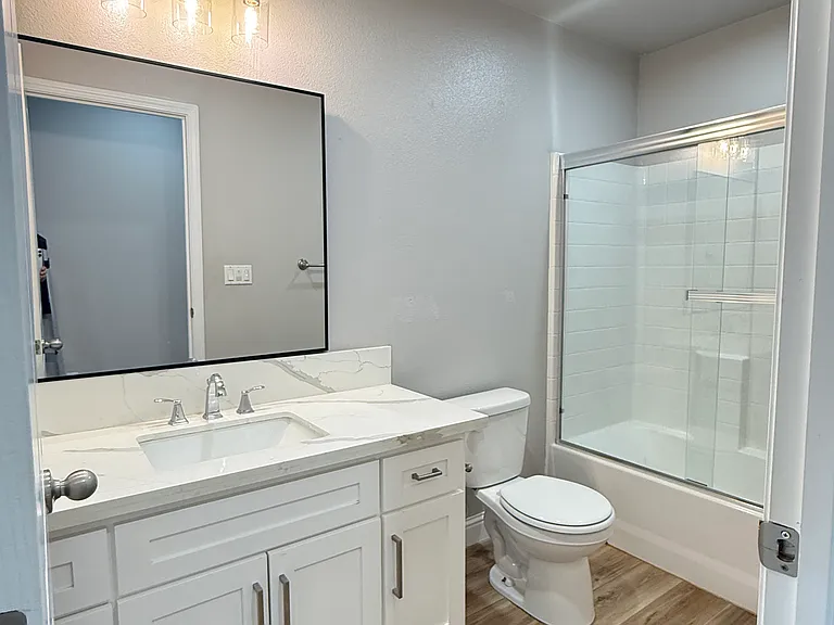 1084 Adell St — Photo 7