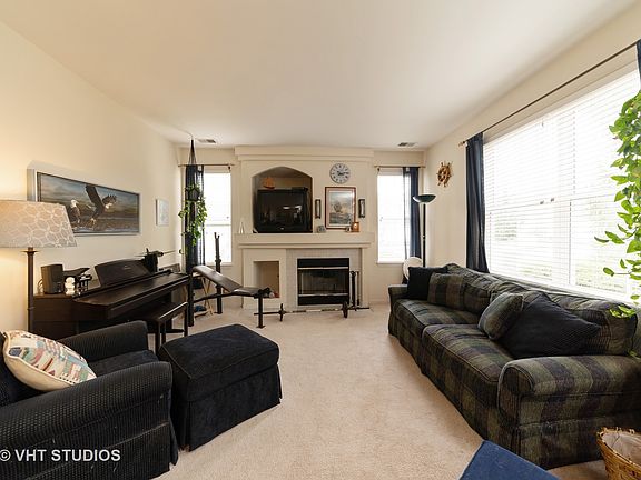 5th image of 3012 Pleasant Plains Dr