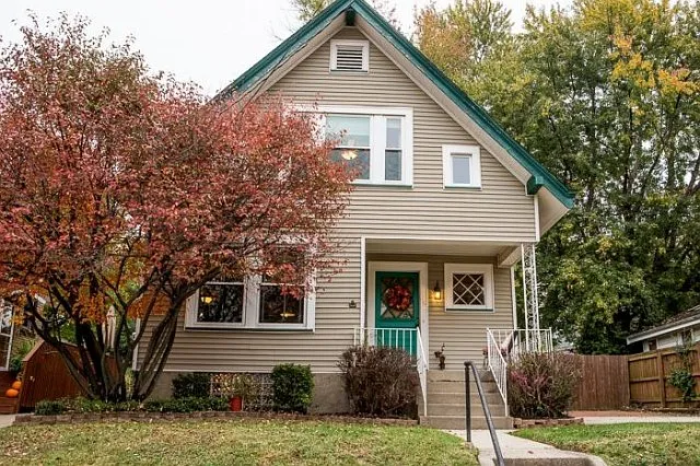 18 Sterling Ave photo 1