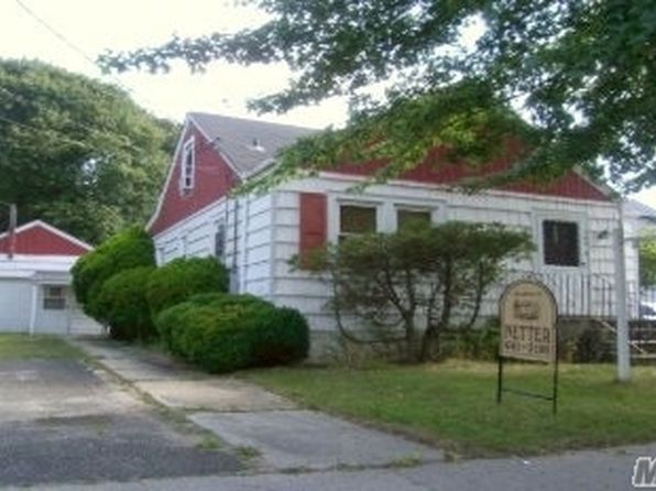 160 Great Neck Rd Copiague Ny 11726 Mls 3272684 Zillow