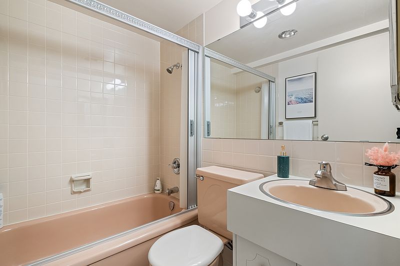 West Vancouver Apartment for rent - 2 Bedrooms — photo 15