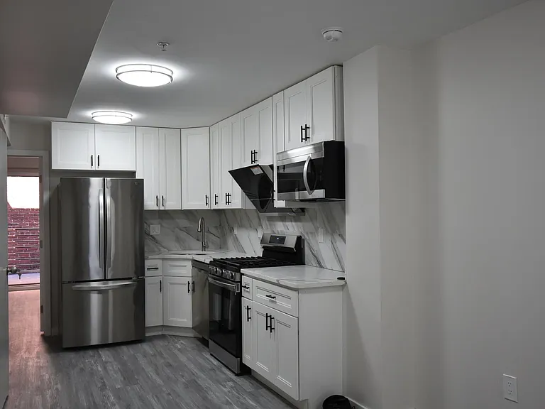 260 S 20th St #3 — Photo 13