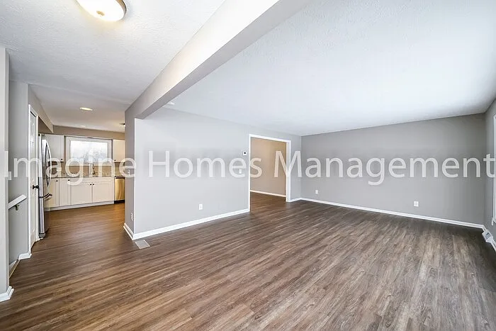 3 bed, 2.0 bath, 2484 sqft, $2,995 — Photo 3