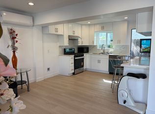 2221 Alabama St #4, Huntington Beach, CA 92648