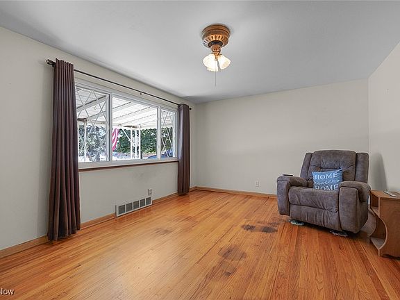 4th image of 20271 Westwood Park Blvd