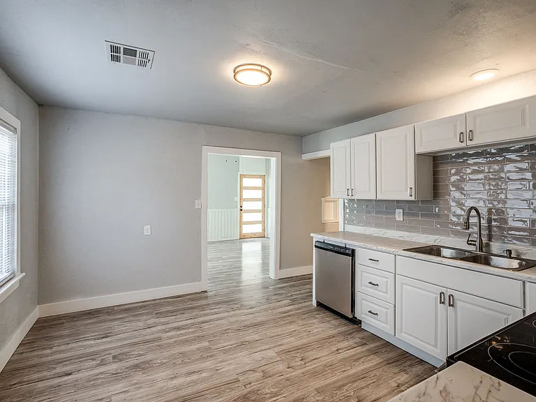105 S K Ave — Photo 15