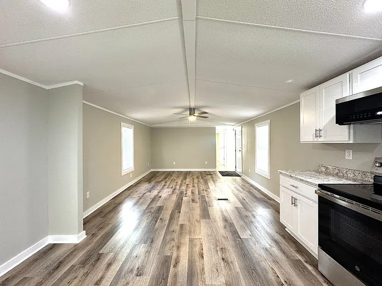 198 Trout St — Photo 6