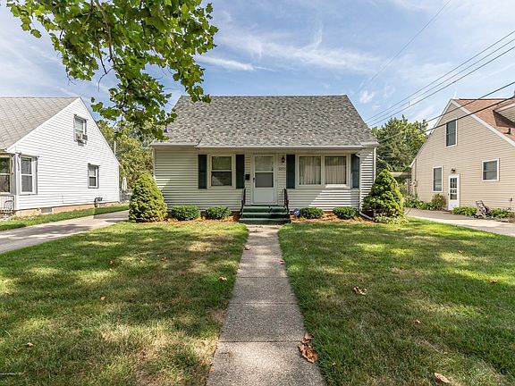 2nd image of 3205 Alden Dr