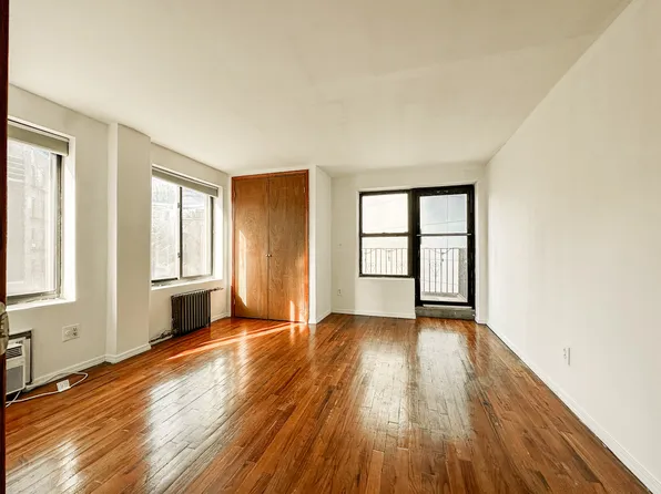 29 7th Avenue South image 3 of 12