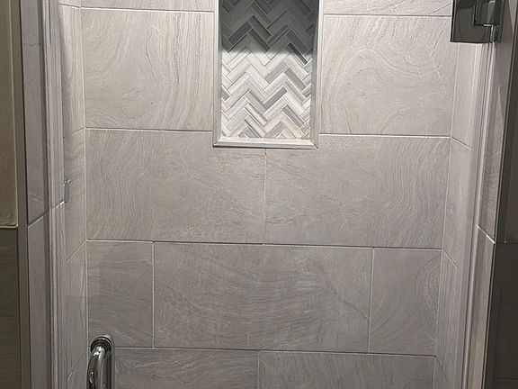 5th image of 638 N 5th St APT 2
