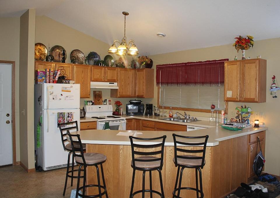 2nd image of 443 Sarah Cir