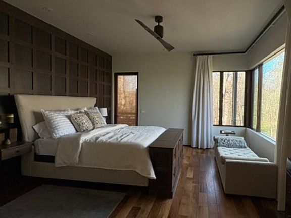 3rd image of 2072 Bowery Rd