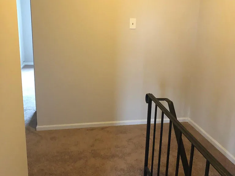 131 Caernarvon Ct — Photo 29