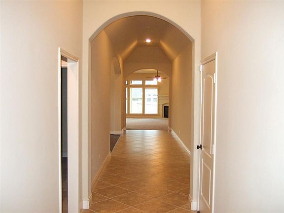 3rd image of 107 Pine Crest Cir