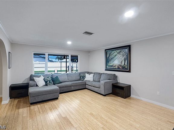 5th image of 4548 SE 11th Pl