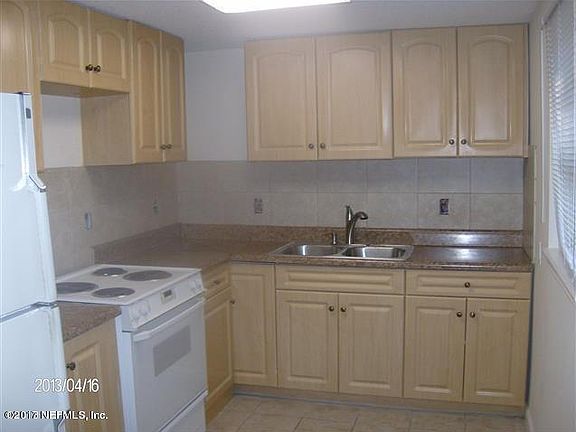 3rd image of 8008 Eaton Ave