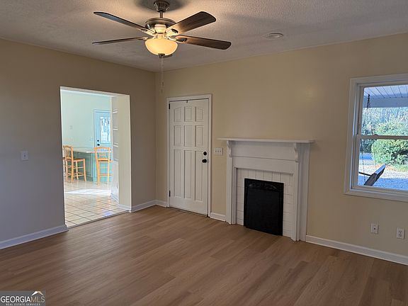 5th image of 291 Harris St