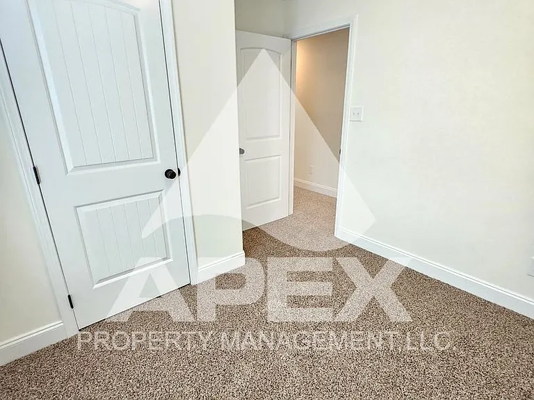 8029 Poplar Grove Ln — Photo 17
